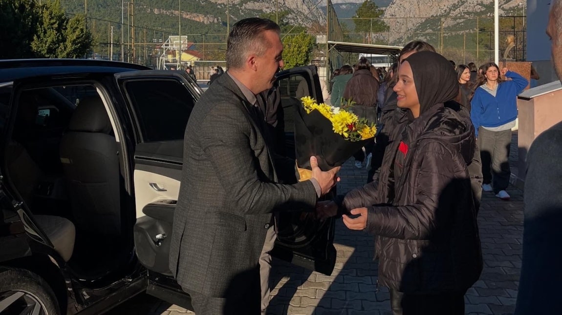 Okul ziyaretleri kapsamında Kaymakamımız Sayın Ahmet Solmaz bugün okulumuzu ziyaret etti. 